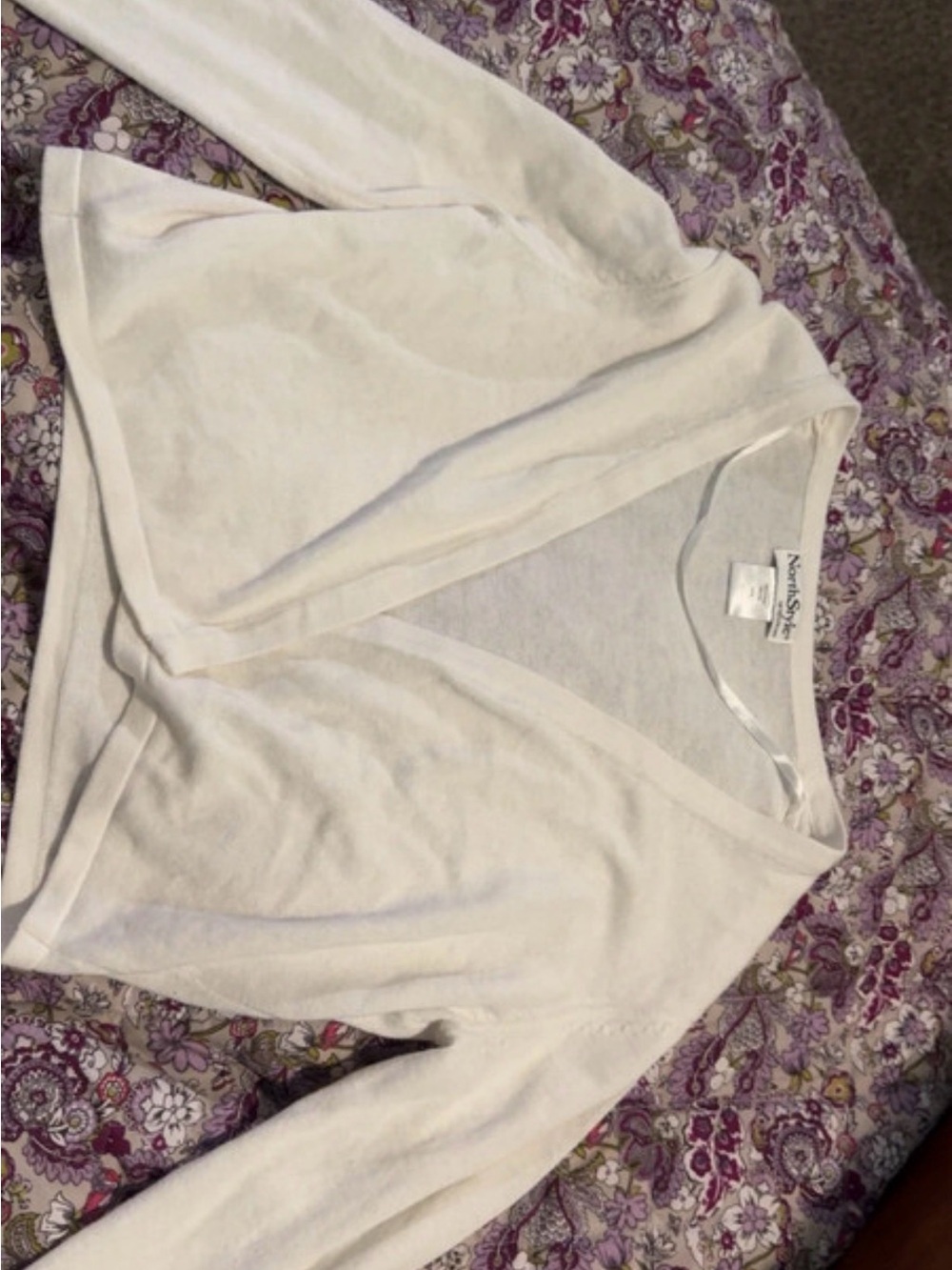 North style & Company White V-Neck Women's Sweater